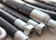 液压管用什么材料好？NBR、PTFE、不锈钢全维度性能对比与选型指南